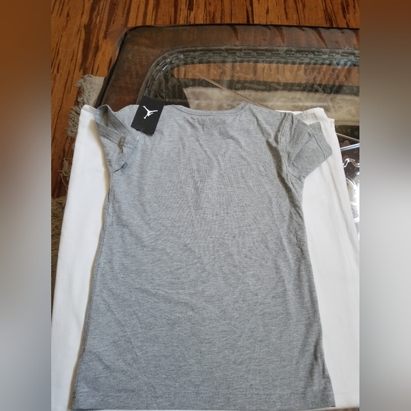 Nike Jordan Boys LG Embroidered Gray Patch Graphic T-Shirt. 12-13 - Picture 4 of 4